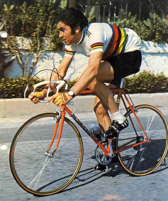 http://www.lalanternadelpopolo.it/Ciclismo%20-%20Campioni%20Eddy%20Merckx.jpg